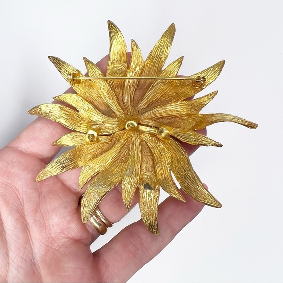 Vintage Designer Rare Hattie Carnegie Sunburst Gold Tone Brooch Retro - Picture 11 of 15